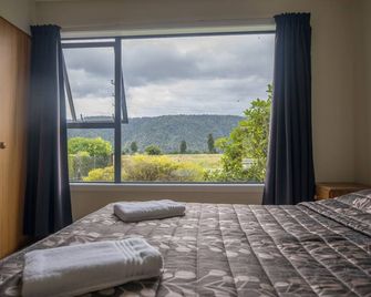 Mt Cook View Motel - Fox Glacier - Bedroom