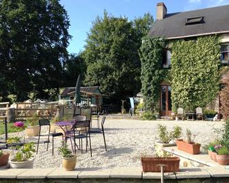 Modernised Stone Cottage in Beautiful Suisse Normande - La Pommeraye - Patio