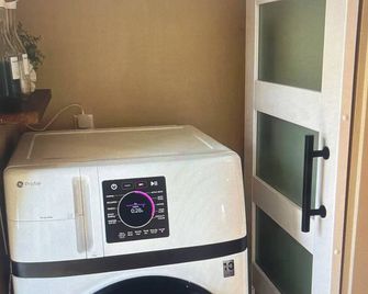 Auburn's Place - Newly renovated 1-bedroom apartment - Vincennes - Prádelna