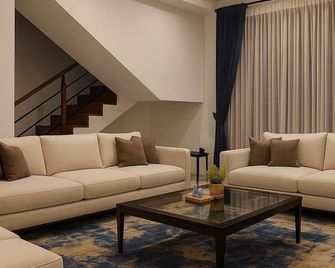 Unique Towers Luxury Boutique Suites - Colombo - Living room