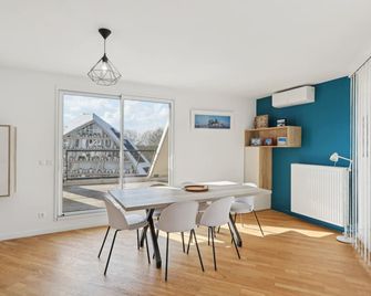 spacious and bright apartment - بوردو - غرفة طعام
