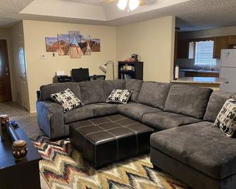 Fully furnished house - 15 minutes to White Sands/10 mins to Holloman AFB - Alamogordo - Living room