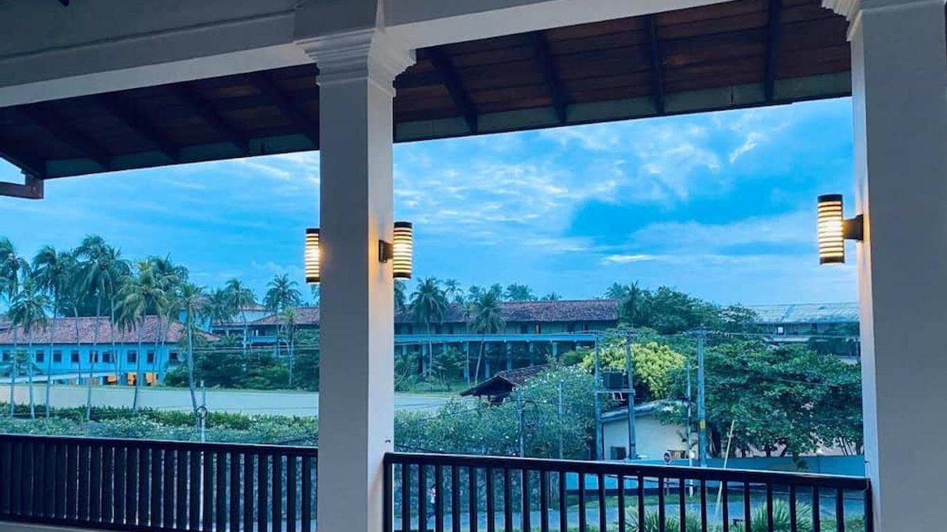 Blue Spring Hotel Wadduwa