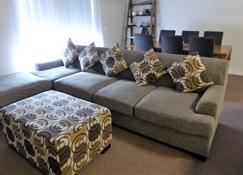 Lifestyle Apartments at Ferntree - Melbourne - Living room