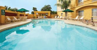 La Quinta Inn & Suites by Wyndham Mesa Superstition Springs - Mesa - Alberca