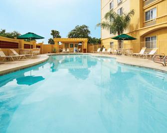 لا كينتا إن آند سويتس باي ويندام ميسا سوبرستيشن سبرينجز - ميسا - حوض السباحة