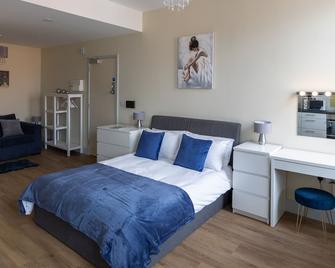 Apartment 7, Isabella House, Aparthotel, By Rentmyhouse - Hereford - Bedroom