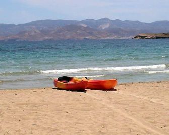 Surfing Beach Village Paros - Santa Maria - Plage
