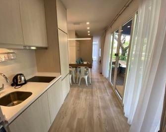Shipping Container Hotel At One-north - Singapore - Kitchen