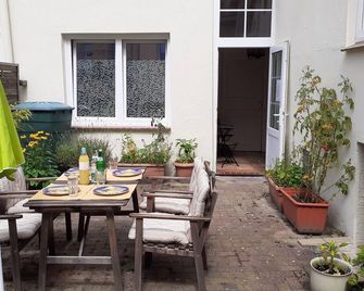 1-Zimmer-Apartment-2-Hochparterre - Lübeck - Patio