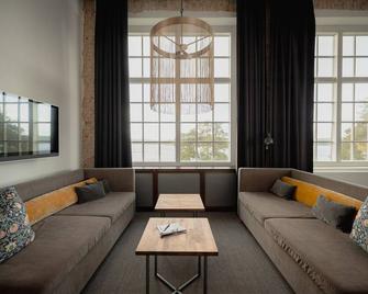 Nääs Fabriker Hotell och Restaurang - Tollered - Living room