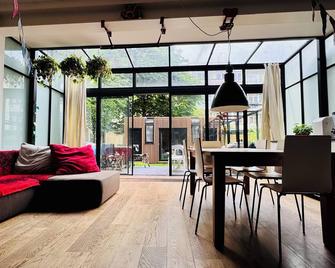 Two-bedrooms apartment walking distance to the city centre comfortably sleep 5 - アムステルダム