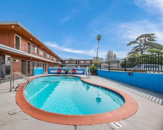 Rodeway Inn Modesto near Downtown - Modesto - Uima-allas