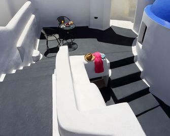 Church & Cave - Santorini Private Residences - Mesaria - Balkón
