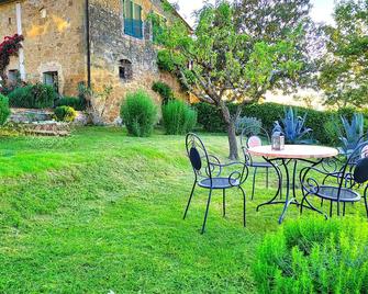 Antica Casa dei Contadini in un Borgo Toscano a 10 min dal Centro di Siena - Costalpino - Patio