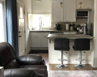 Cozy Cottage for two in Northern California wine country - Sonoma - Kitchen