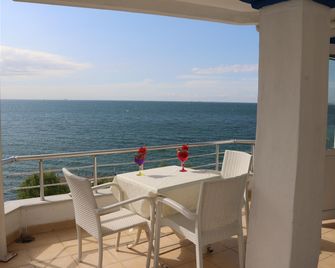 Grand Koru Otel Beach - Cinarcik - Balcón
