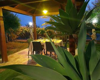 Hotel Ristorante L'Orizzonte - Le Castella - Patio