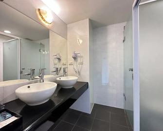 Chientan Youth Hotel - Taipei City - Bathroom