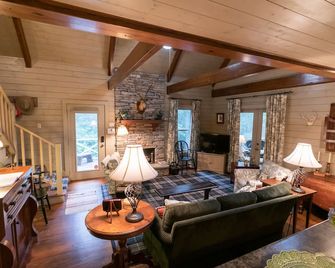 Gorgeous Saluda Mountain Home - Saluda - Salon