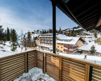 Basekamp Mountain Budget Hotel - Rennweg am Katschberg - Balcony