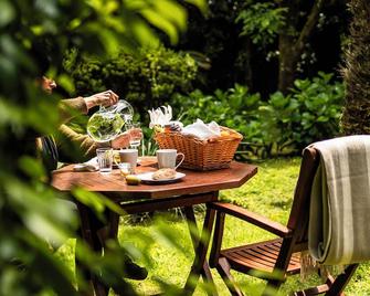 Azores Green Villas - Capelas - Patio
