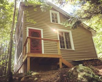 Waterfront Cabin Tucked into the Forest - Kearney - Building