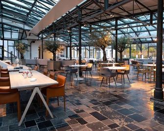 Countryside Calm with Modern Comfort and Free Parking! Onsite Dining - Baarlo - Ristorante