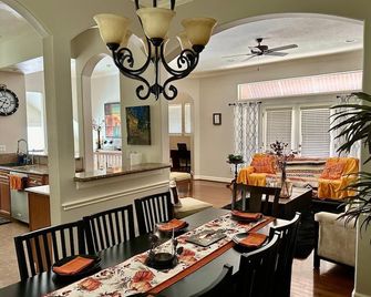 EnjoyThanksgiving! Six Michelin Restaurants, Theater, Museum, Zoo and more! - Houston - Restoran