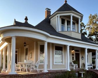 Davis Street Victorian - Steps away from Celebration Square ! - Sulphur Springs - Gebäude