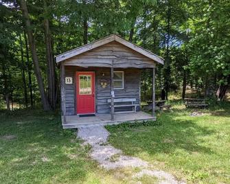 \'Doyle\' Camping Cabin #13 | Pet Friendly - Morgantown - Building