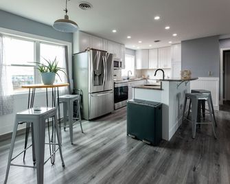 Sand Life - Pelican's Upper Deck! - Kill Devil Hills - Kitchen