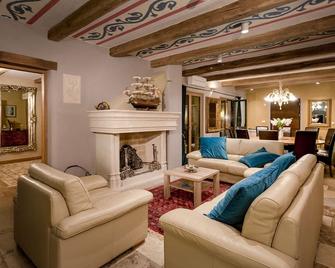 Luxury Palazzo von Pelsocz in Hvar Town Center - Hvar - Pokój dzienny