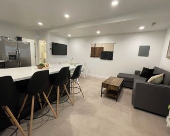 Modern, One Bedroom Pet Friendly Apartment in Bryce Canyon Country, Panguitch, Utah - Panguitch - Dining room