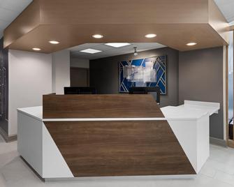 Holiday Inn Express Greenville By IHG - Greenville - Front desk