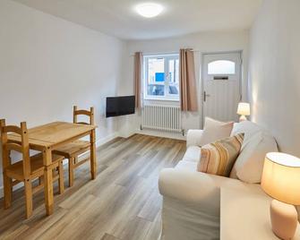 Blossom Holiday Lets - 94 Roseberry Cottages - Guisborough - Living room