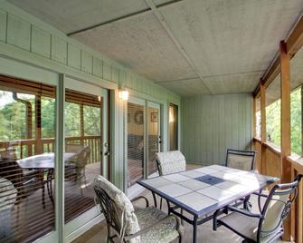 Family-Friendly Condo 1 Mi to Silver Dollar City! - Branson West - Balcony