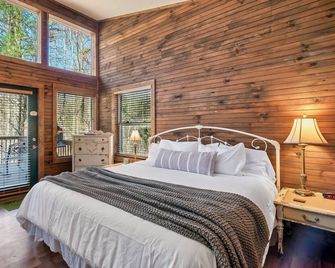 Rivers Edge Treehouses - Robbinsville
