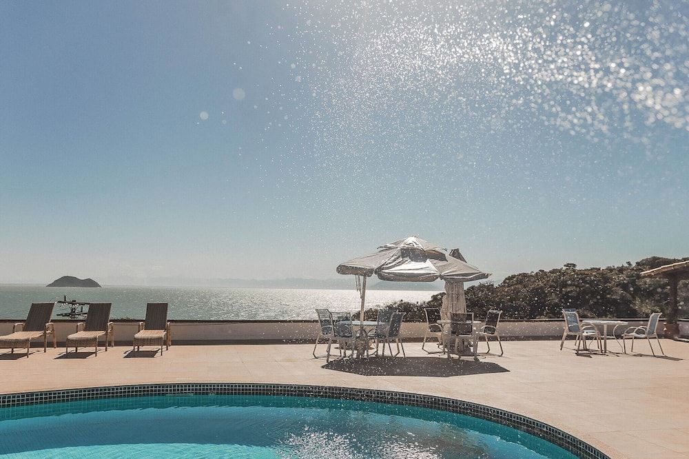 كولونا جالاباجوس جاردن - بوزيوس - حوض السباحة