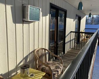 Mountain View Motel - Smithers - Balcony