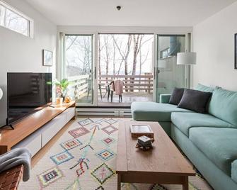 22 Village Run condo - Warren - Living room