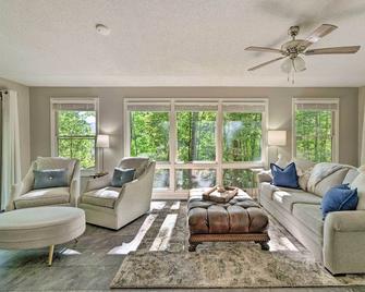 Peaceful Moravian Falls Cabin Near Fishing! - Wilkesboro - Huiskamer