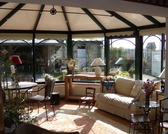 Beautiful house, nice garden - Granville - Chambre