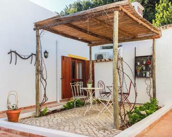 Casa da Tita - Salir - Patio