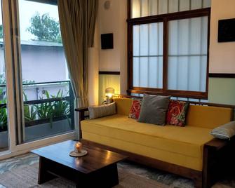 Lahe by Loka - Pondicherry - Living room