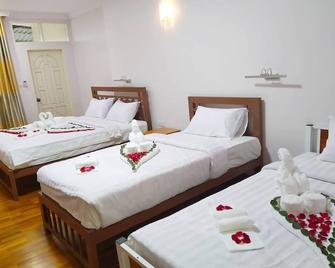 Hotel Crown - Pyin Oo Lwin - Camera da letto