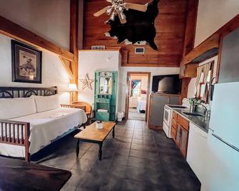 Gruene Cottages - New Braunfels - Bedroom