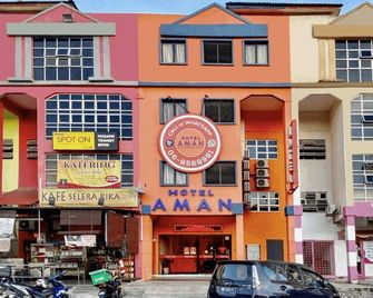 Hotel Aman - Nilai & Klia - Kampung Baharu Nilai - Edificio