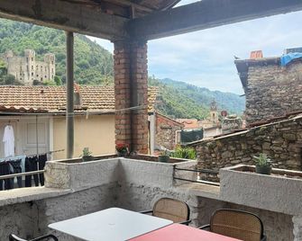 New and bright apartment 100 meters from the central square, castle view - Dolceacqua - Balcony