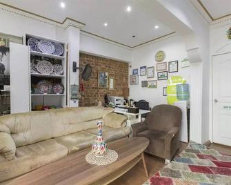 Taksim Hostel Green House Istanbul - Istanbul - Living room